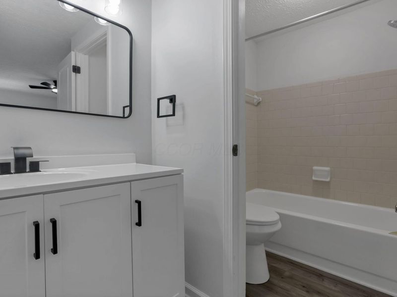 4940 Kristie Falls , Unit C, Columbus, OH 43221 Photo 17