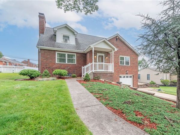 979 Crest Lane , Carnegie, PA 15106