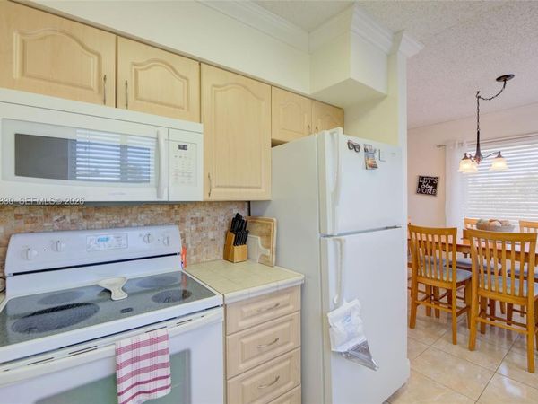 920 SW 10th Ter , Unit 12R, Hallandale Beach, FL 33009