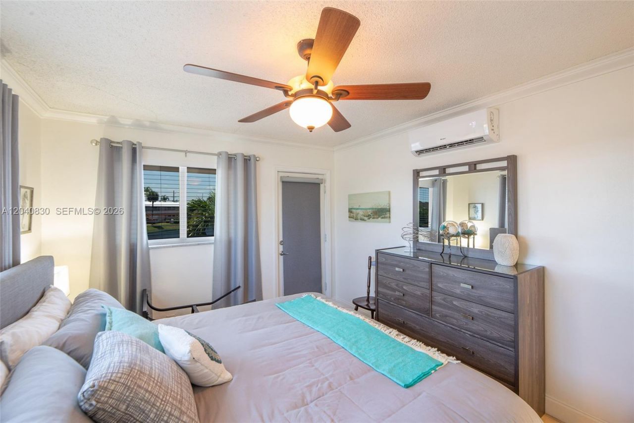 920 SW 10th Ter , Unit 12R, Hallandale Beach, FL 33009 Photo