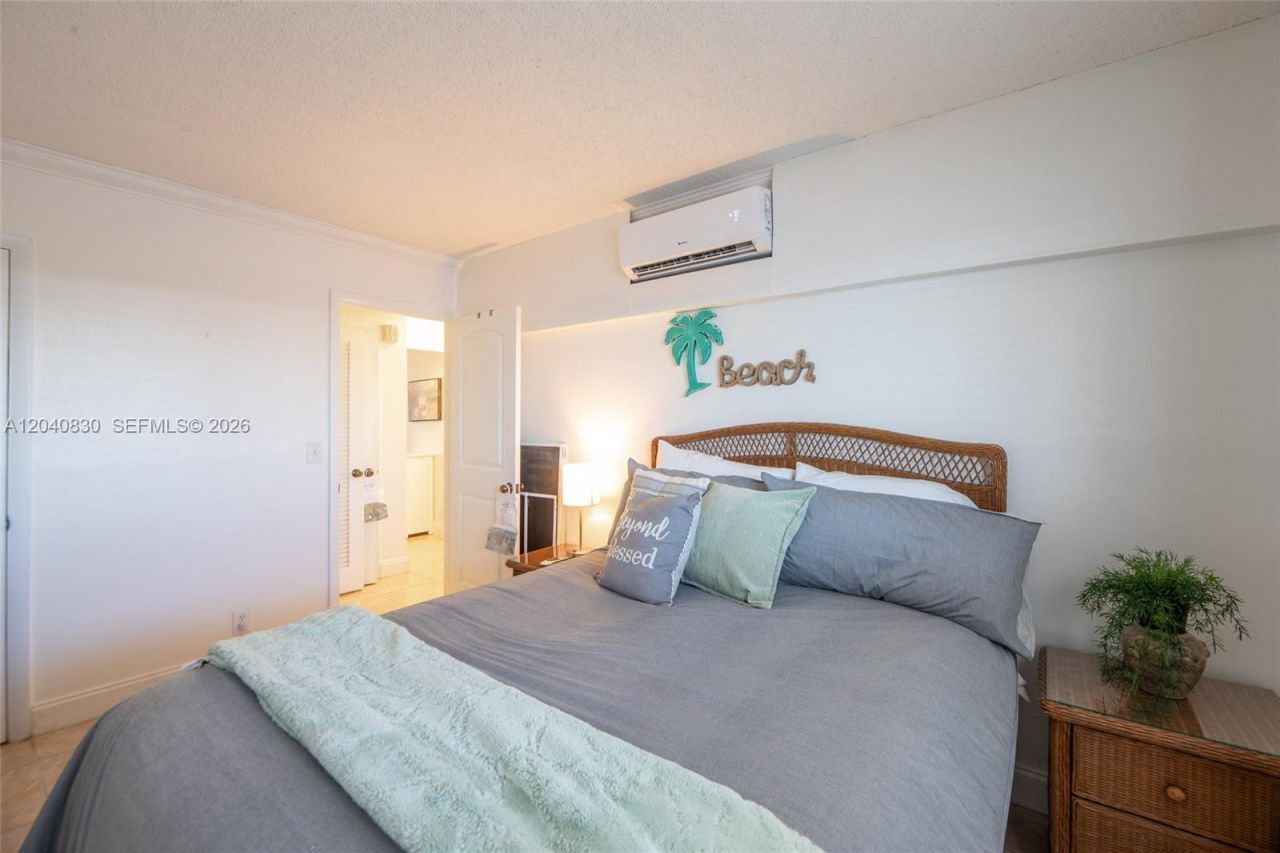 920 SW 10th Ter , Unit 12R, Hallandale Beach, FL 33009 Photo