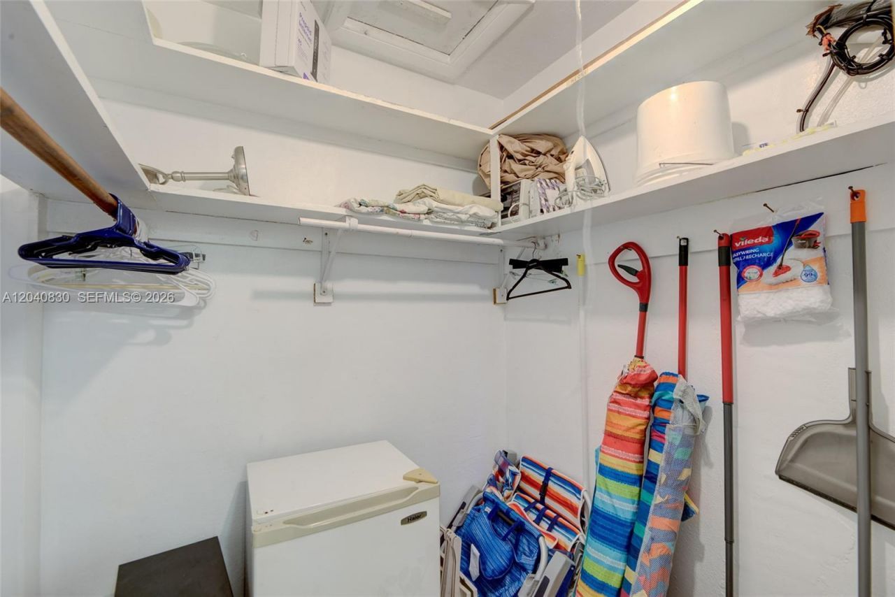 920 SW 10th Ter , Unit 12R, Hallandale Beach, FL 33009 Photo