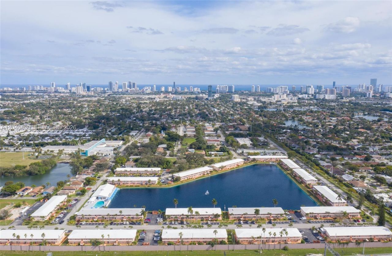 920 SW 10th Ter , Unit 12R, Hallandale Beach, FL 33009 Photo