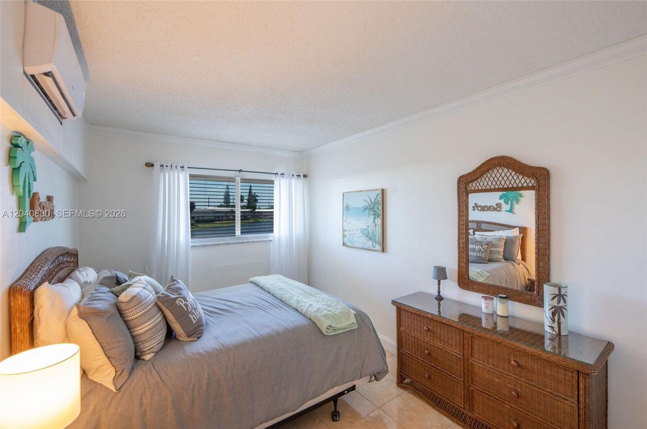 920 SW 10th Ter , Unit 12R, Hallandale Beach, FL 33009 Photo