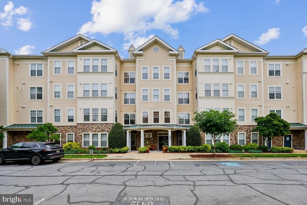 301 HIGH GABLES, GAITHERSBURG, MD 20878