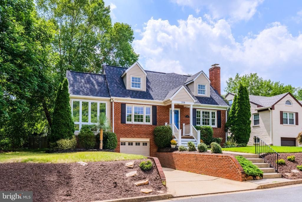 2018 N Quantico Street, Arlington, VA 22205 Main Photo