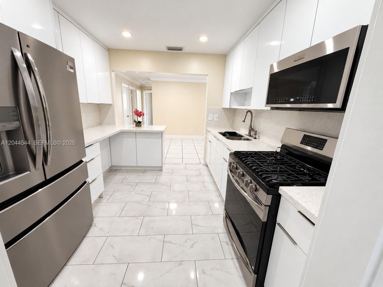 974 SE 1st St, Unit 974, Hialeah, FL 33010 Photo