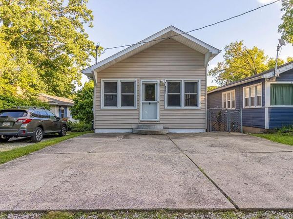 810 1/2 Woodland Terrace, Valparaiso, IN 46383