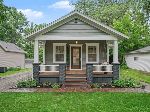 124 11TH Street, Lincoln, IL 62656