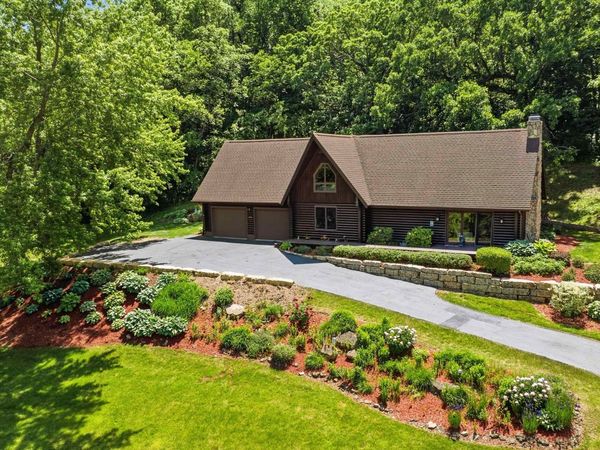 19 Valley Road, GALENA, IL 61036