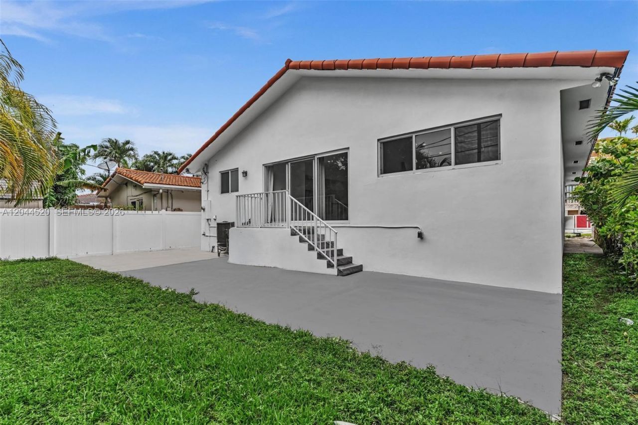 8858 Harding Ave , Surfside, FL 33154 Photo