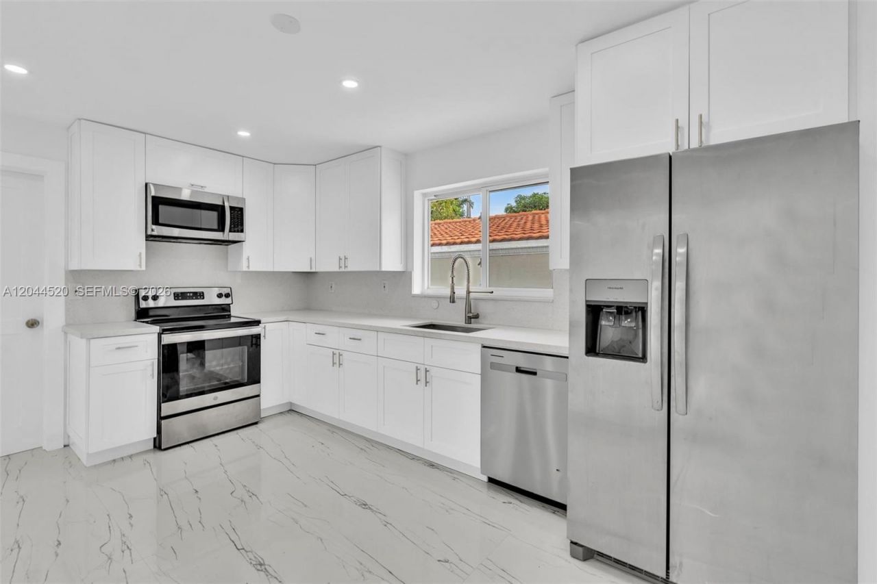 8858 Harding Ave , Surfside, FL 33154 Photo