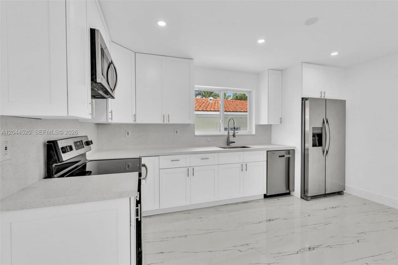 8858 Harding Ave , Surfside, FL 33154 Photo