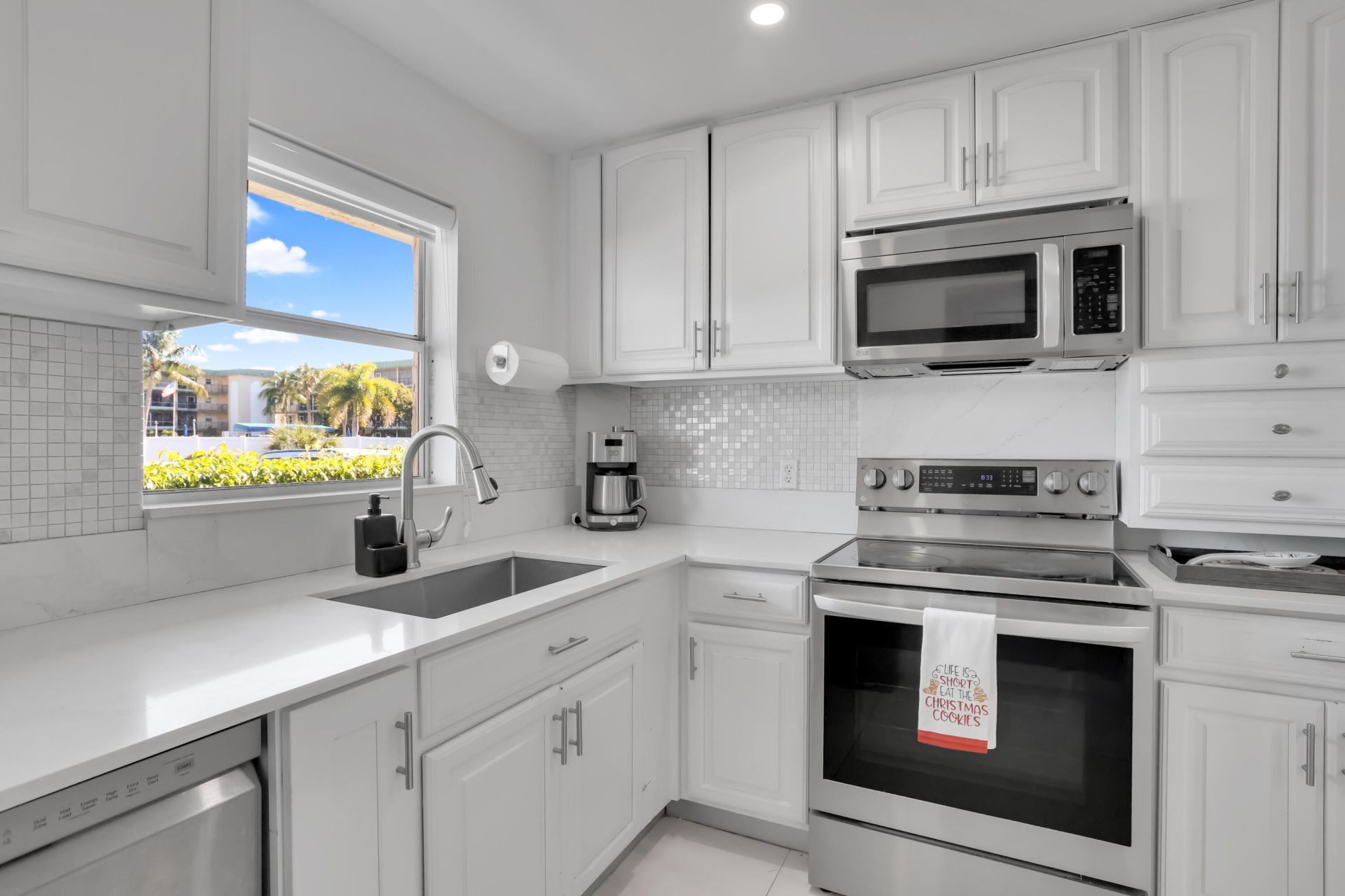 700 SE 6th Avenue, Unit 107, Deerfield Beach, FL 33441 Photo