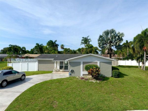 9820 NW 7th St , Pembroke Pines, FL 33024