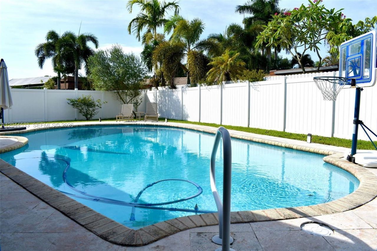 9820 NW 7th St, Pembroke Pines, FL 33024 Photo
