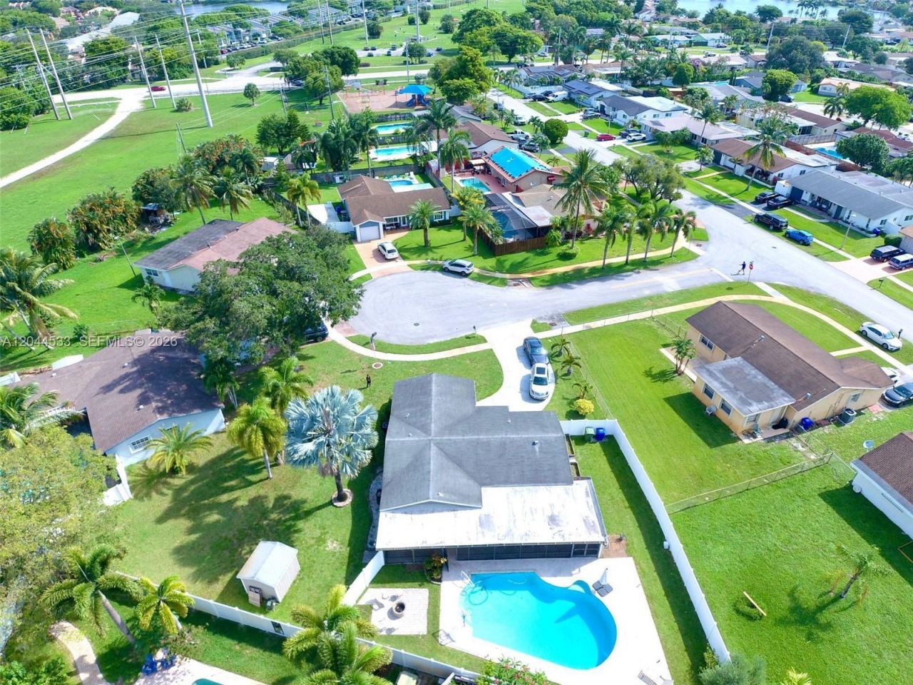 9820 NW 7th St, Pembroke Pines, FL 33024 Photo