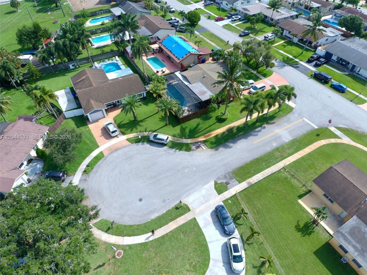 9820 NW 7th St, Pembroke Pines, FL 33024 Photo
