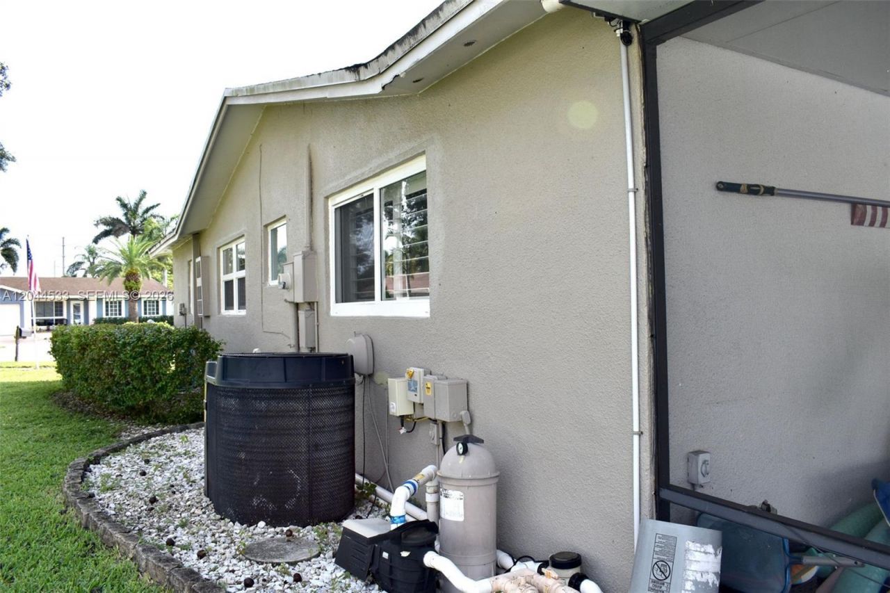9820 NW 7th St, Pembroke Pines, FL 33024 Photo