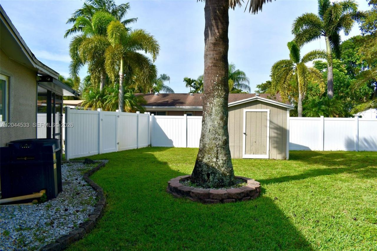 9820 NW 7th St, Pembroke Pines, FL 33024 Photo
