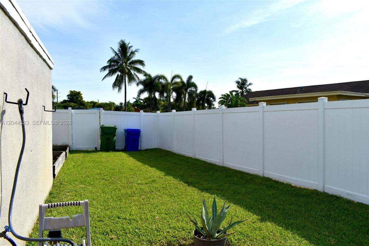 9820 NW 7th St, Pembroke Pines, FL 33024 Photo