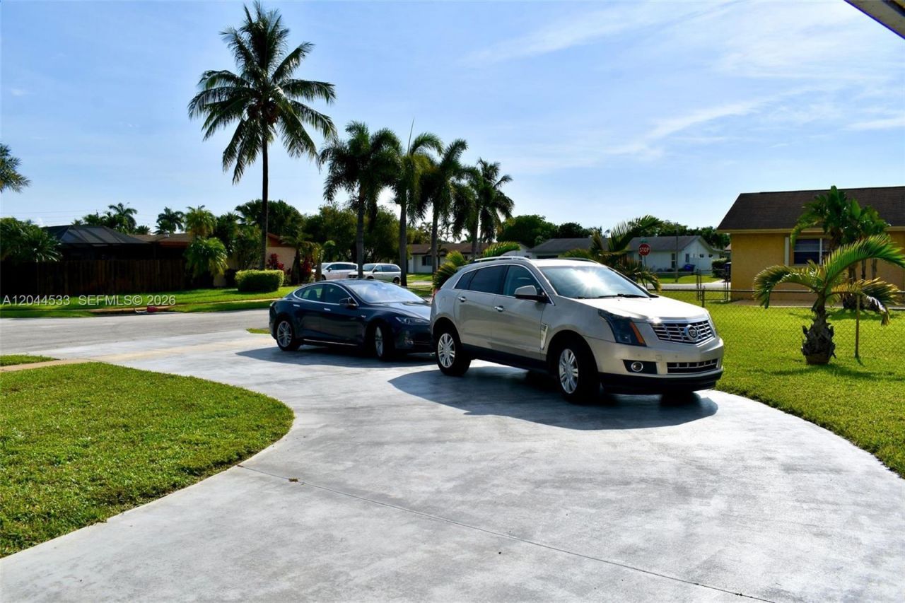 9820 NW 7th St, Pembroke Pines, FL 33024 Photo