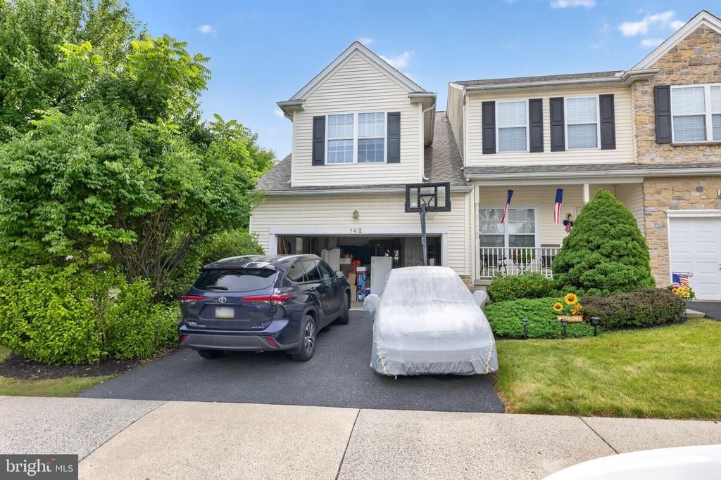 142 WILLOW DRIVE, EASTON, PA 18045