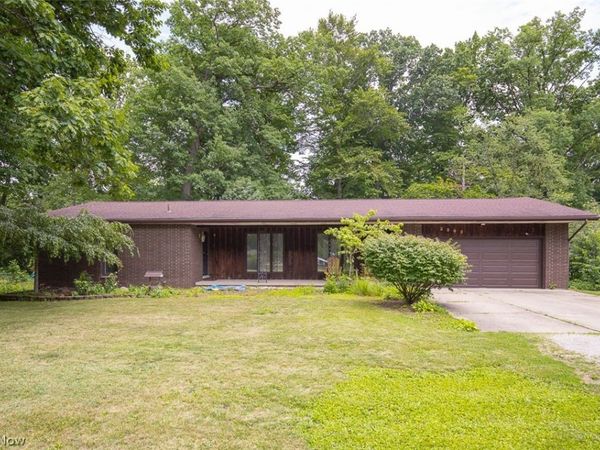 3563 Frawood Drive , Uniontown, OH 44685