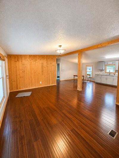 1075 Mockingbird Lane Photo 10