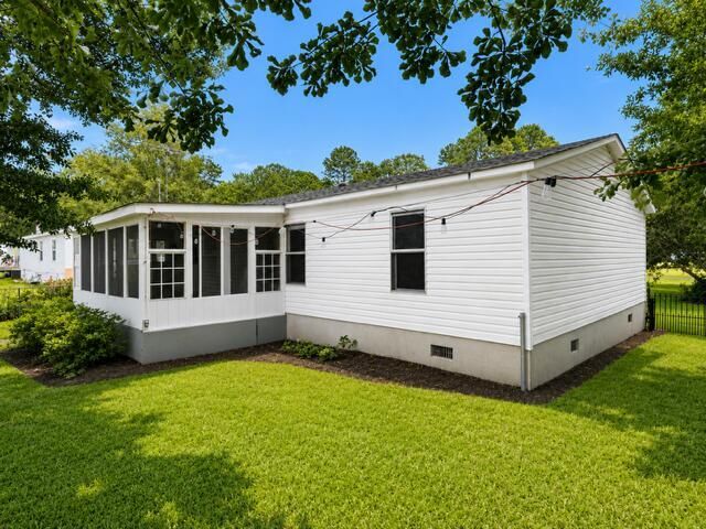 1075 Mockingbird Lane Photo 5