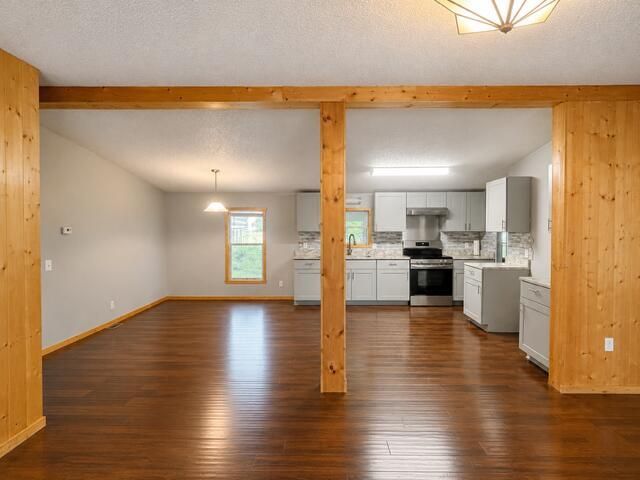 1075 Mockingbird Lane Photo 9