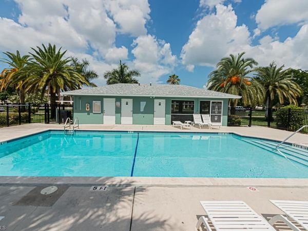 130 Cypress WAY E, Unit 1, NAPLES, FL 34110