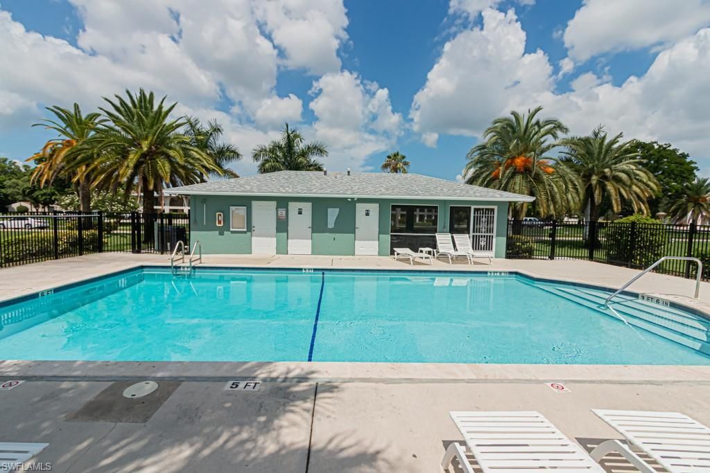 130 Cypress Way E, Unit 1, Naples, FL 34110 Photo