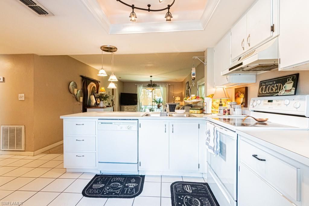 130 Cypress Way E, Unit 1, Naples, FL 34110 Photo