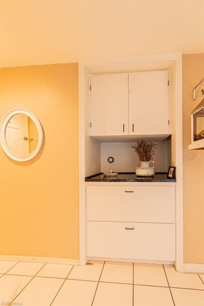 130 Cypress Way E, Unit 1, Naples, FL 34110 Photo