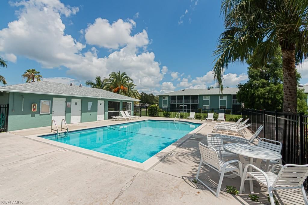 130 Cypress Way E, Unit 1, Naples, FL 34110 Photo