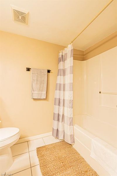 130 Cypress Way E, Unit 1, Naples, FL 34110 Photo