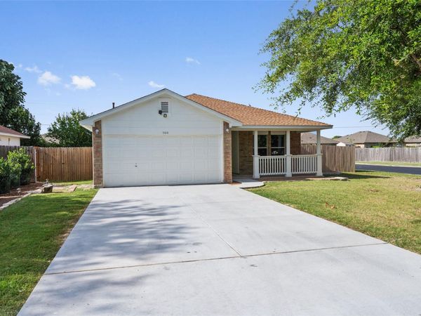 500 Mitchell DR, Hutto, TX 78634