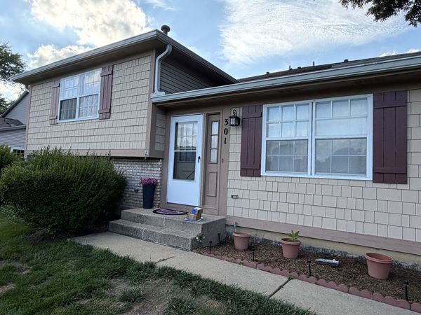 301 Cherrywood Court , Unit 301, Vernon Hills, IL 60061