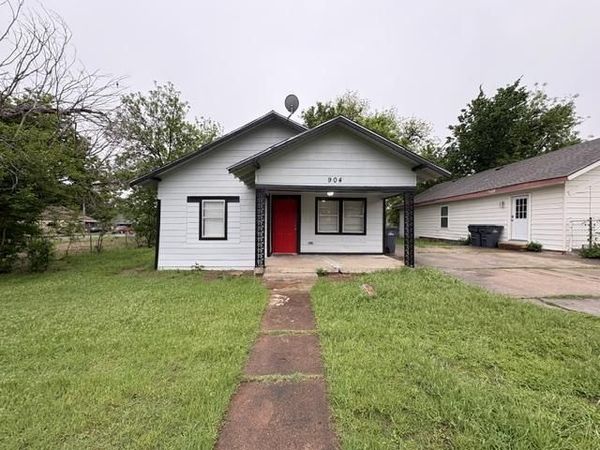 904 SW G Avenue, Lawton, OK 73501