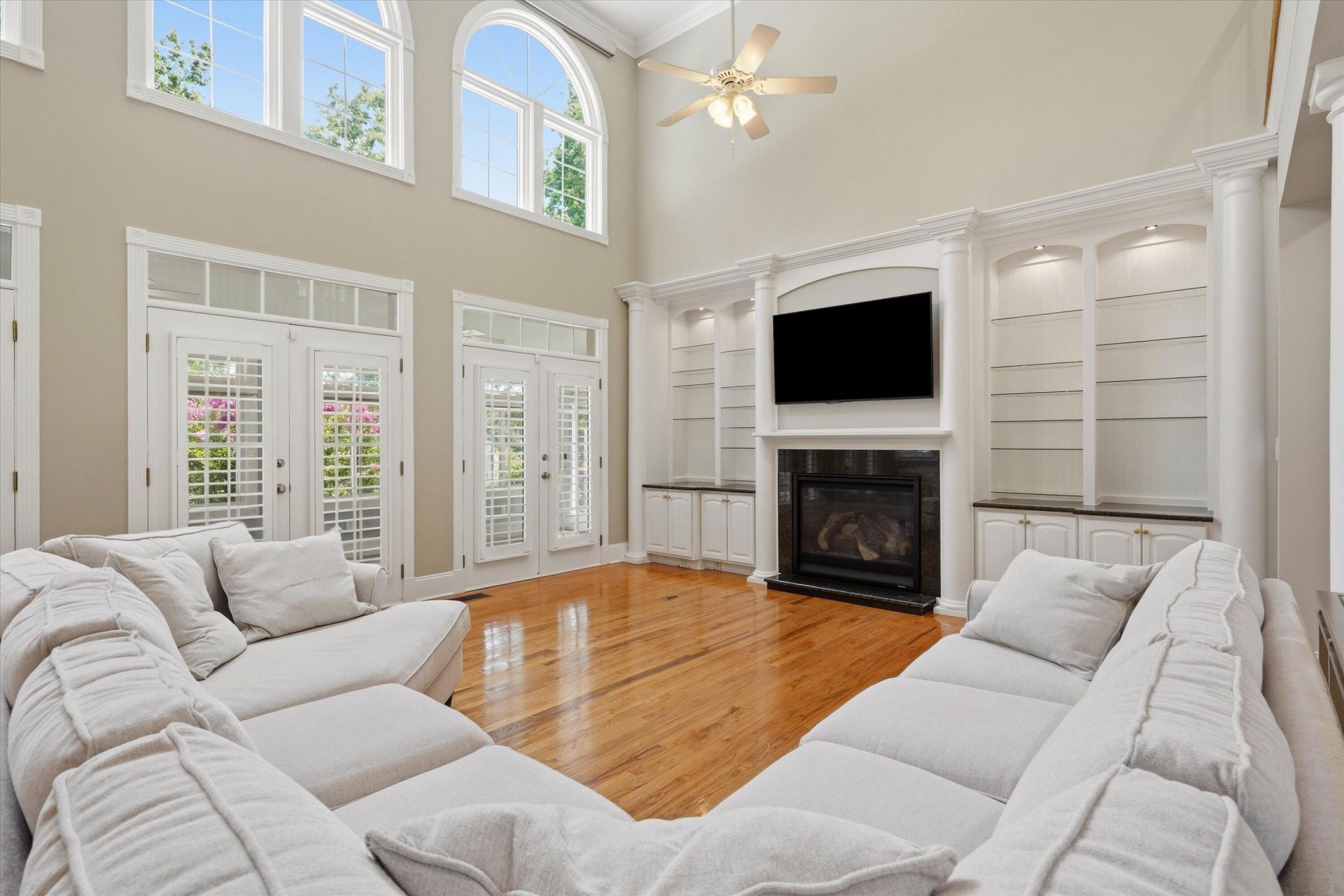 3065 Pignatelli Crescent Photo 21