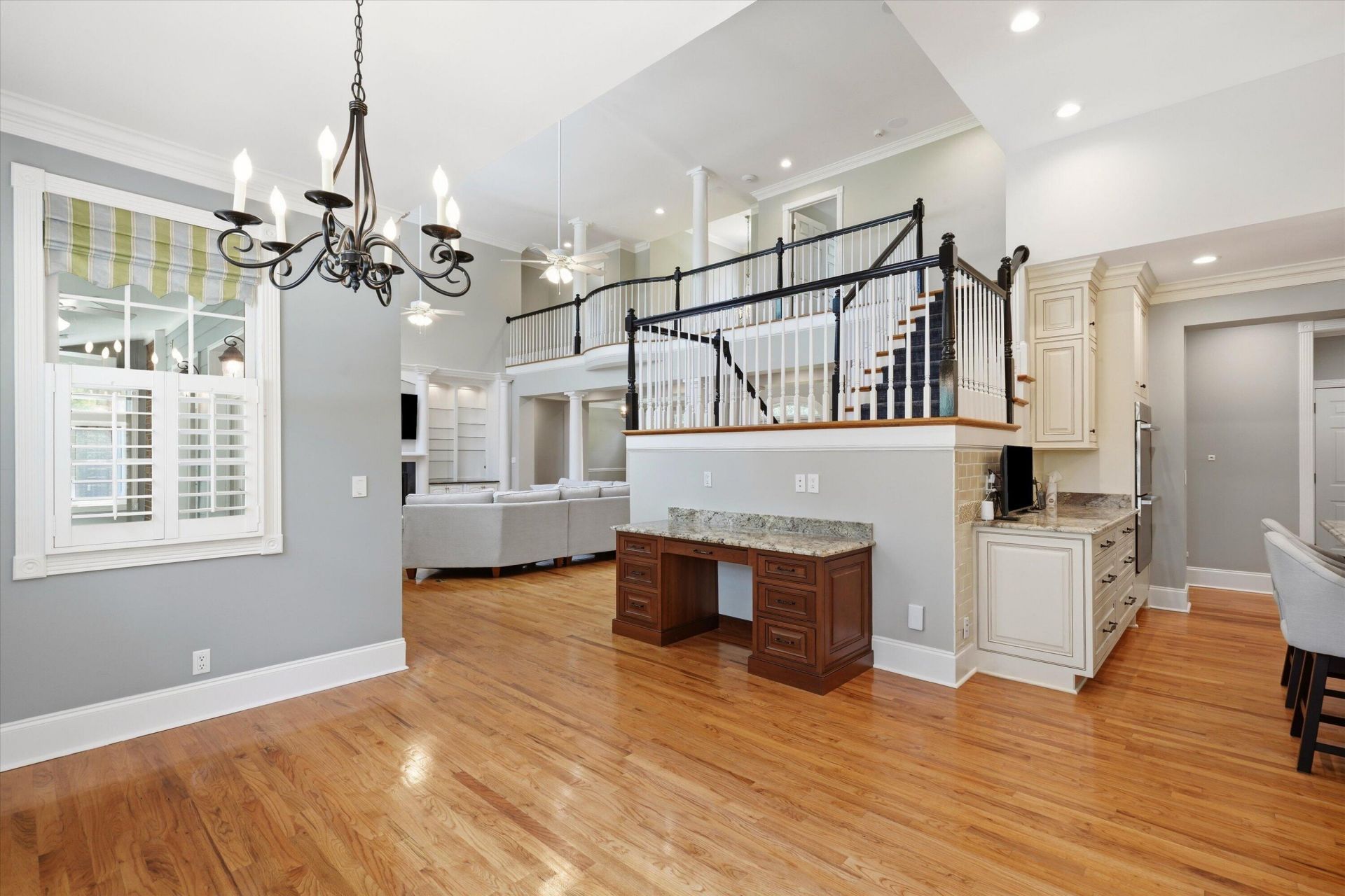 3065 Pignatelli Crescent Photo 22