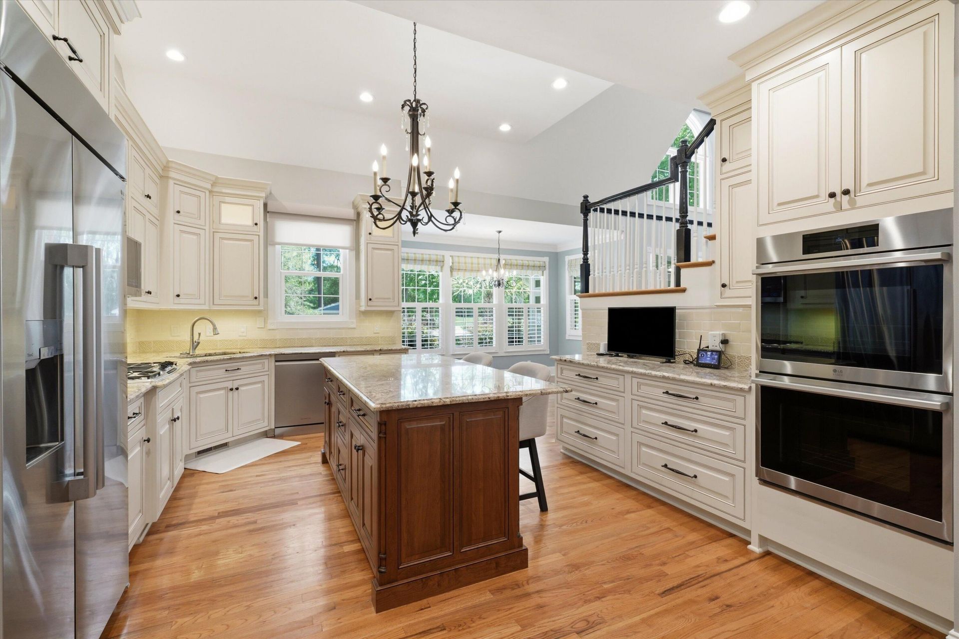 3065 Pignatelli Crescent Photo 24