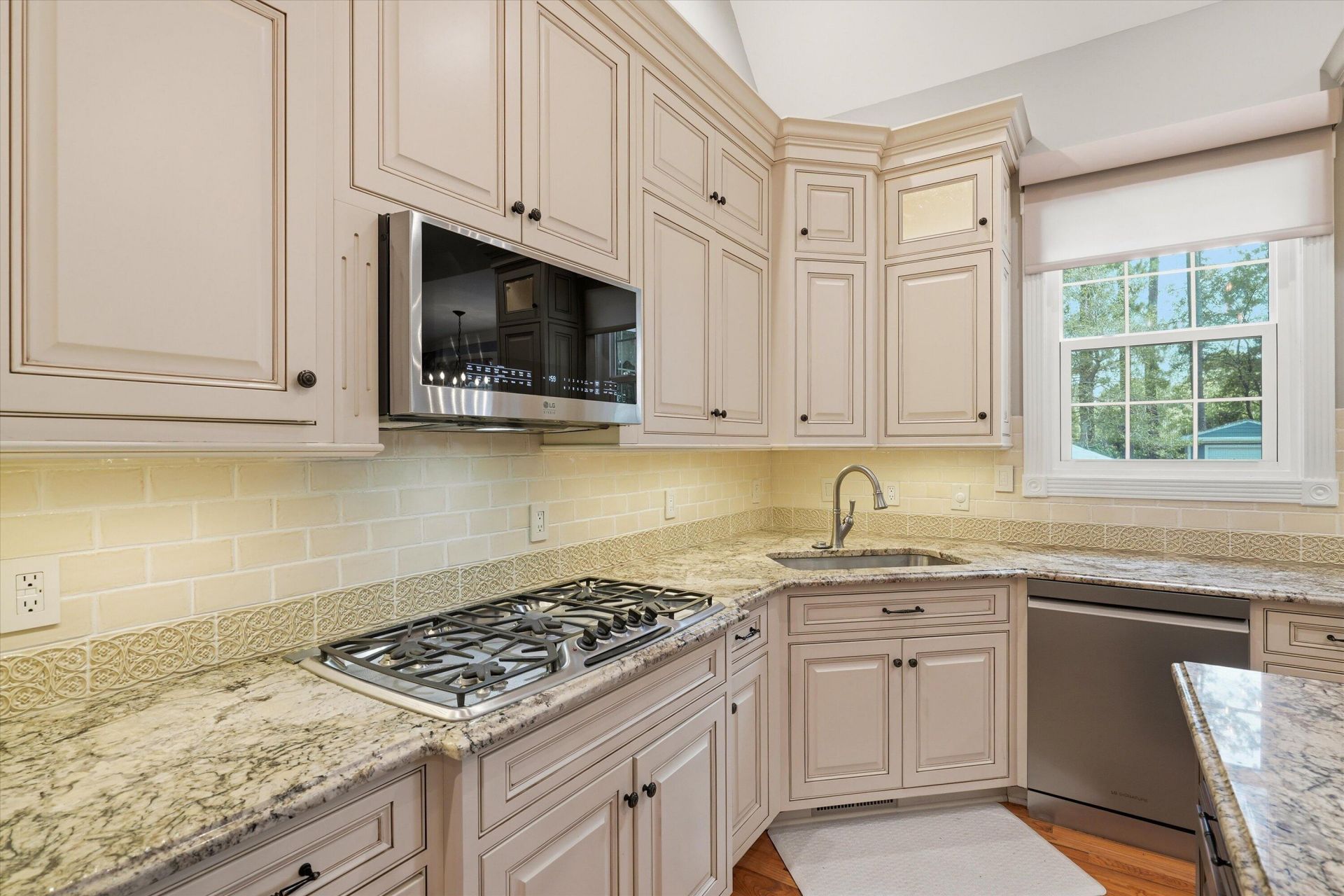 3065 Pignatelli Crescent Photo 26