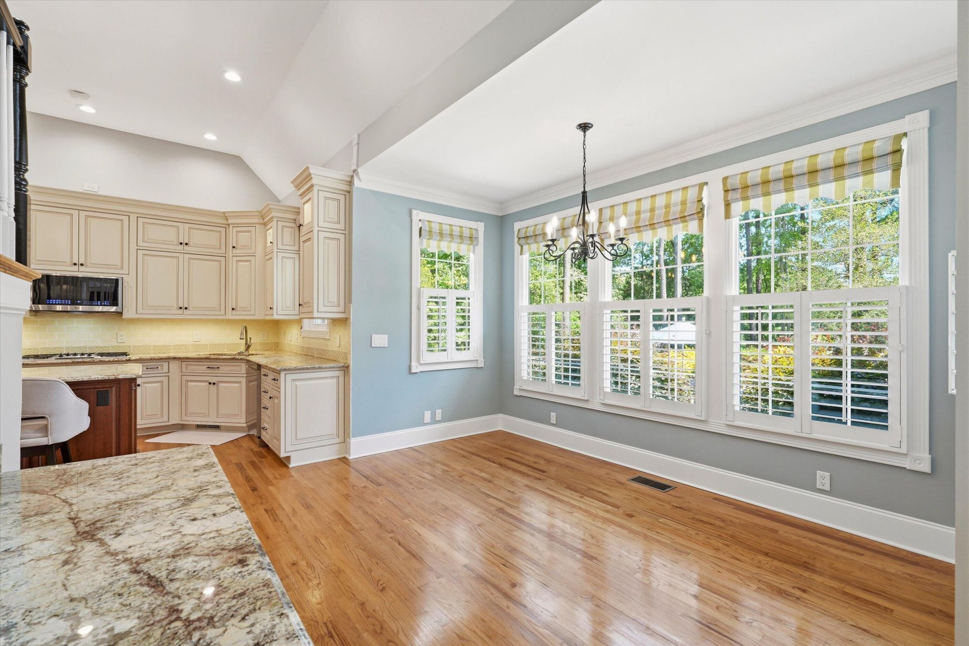 3065 Pignatelli Crescent Photo 28