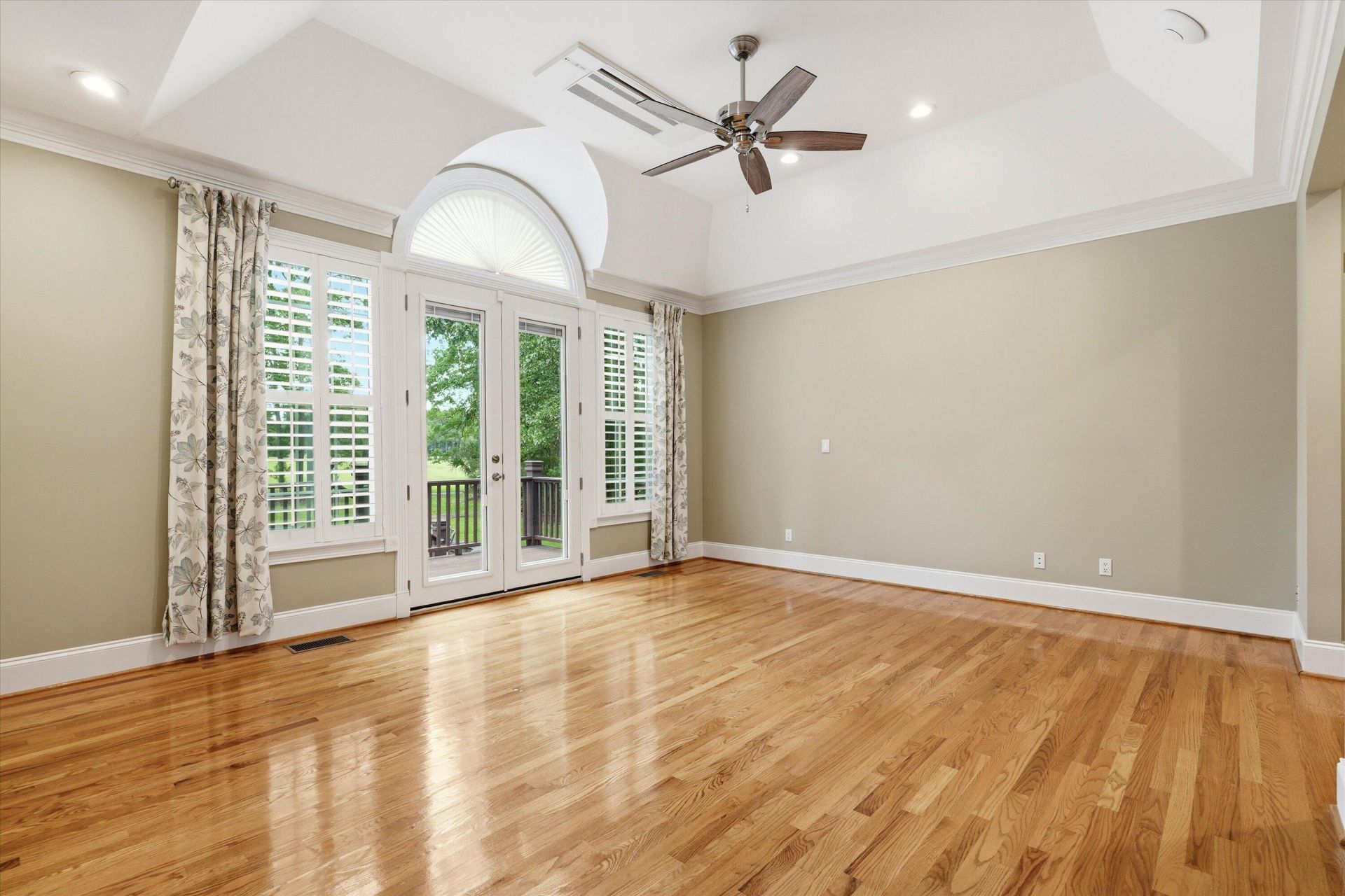 3065 Pignatelli Crescent Photo 31