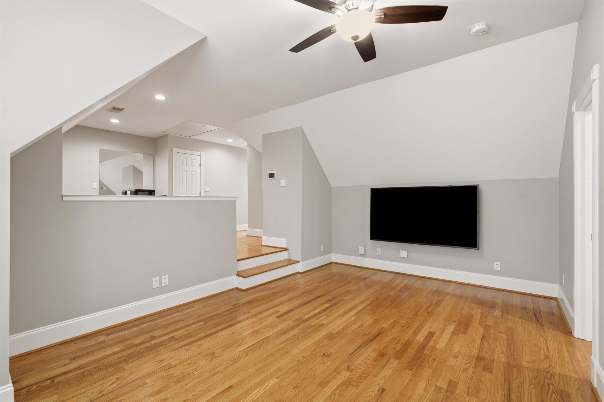3065 Pignatelli Crescent Photo 45