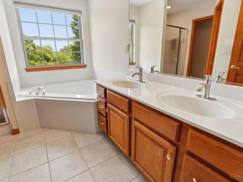 8046 Logan Ridge Drive, West Chester, OH 45069 Photo 25
