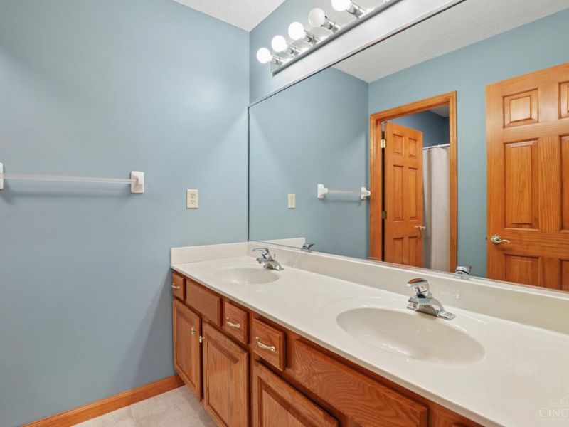 8046 Logan Ridge Drive, West Chester, OH 45069 Photo 29