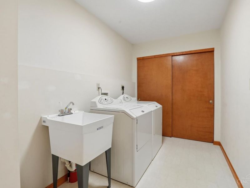 8046 Logan Ridge Drive, West Chester, OH 45069 Photo 34